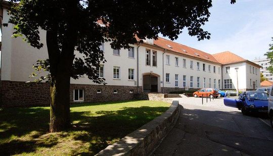 Schönes, möbliertes Zimmer im Wohnheim für Studentin!